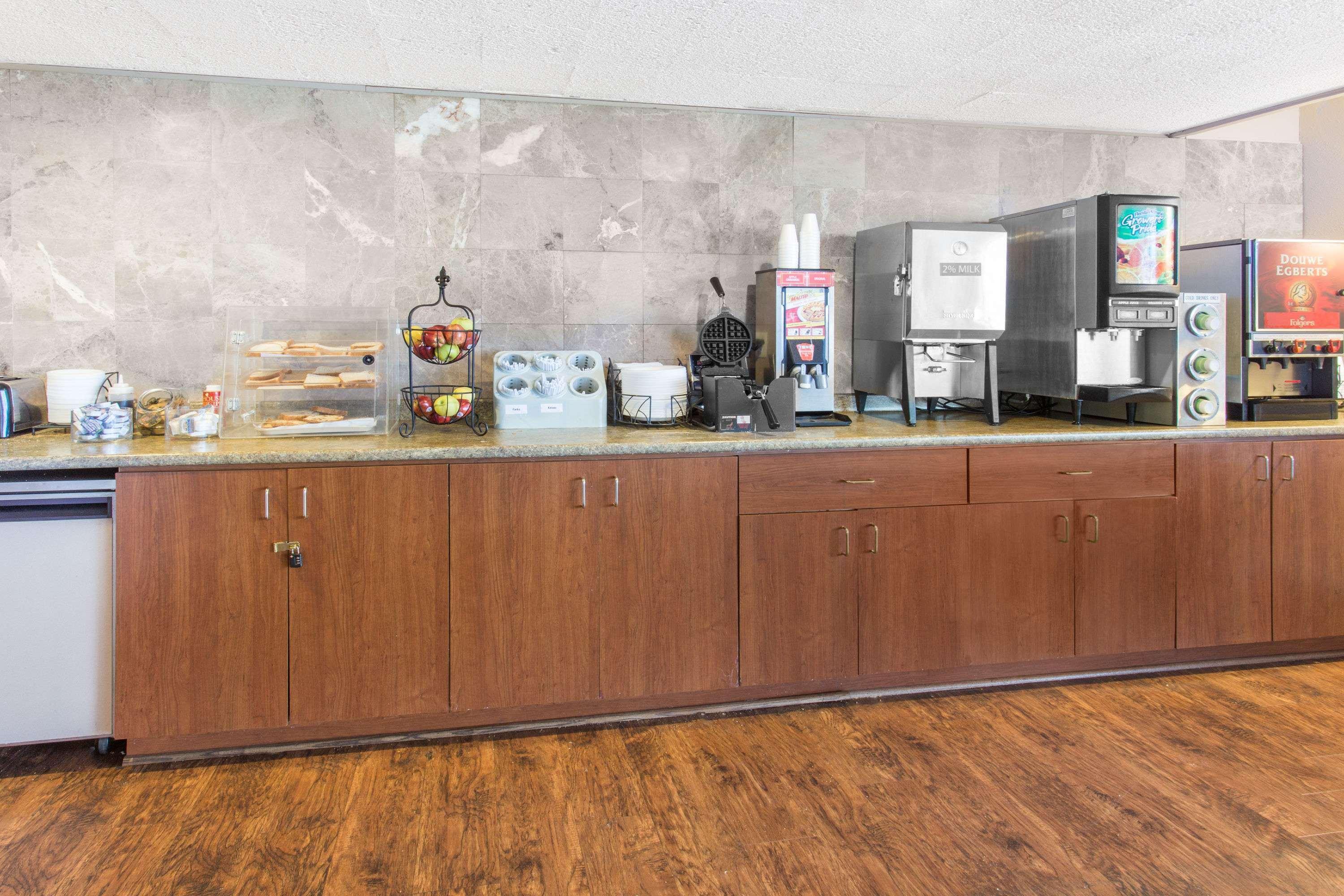 Days Inn By Wyndham Dubuque Luaran gambar