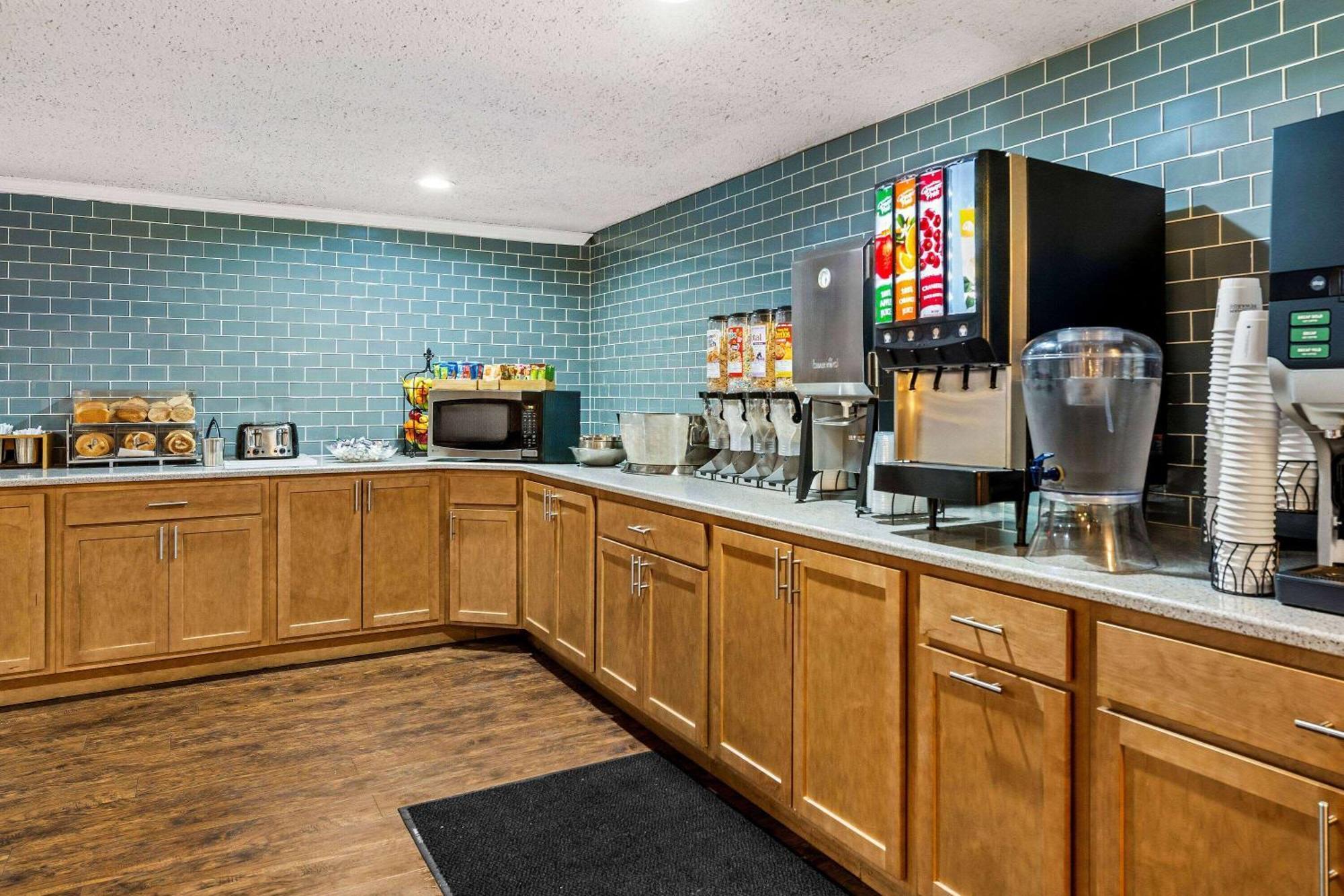 Days Inn By Wyndham Dubuque Luaran gambar