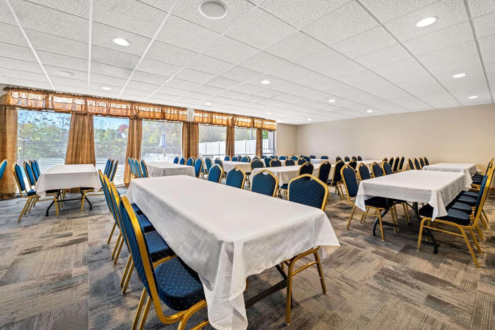 Days Inn By Wyndham Dubuque Luaran gambar