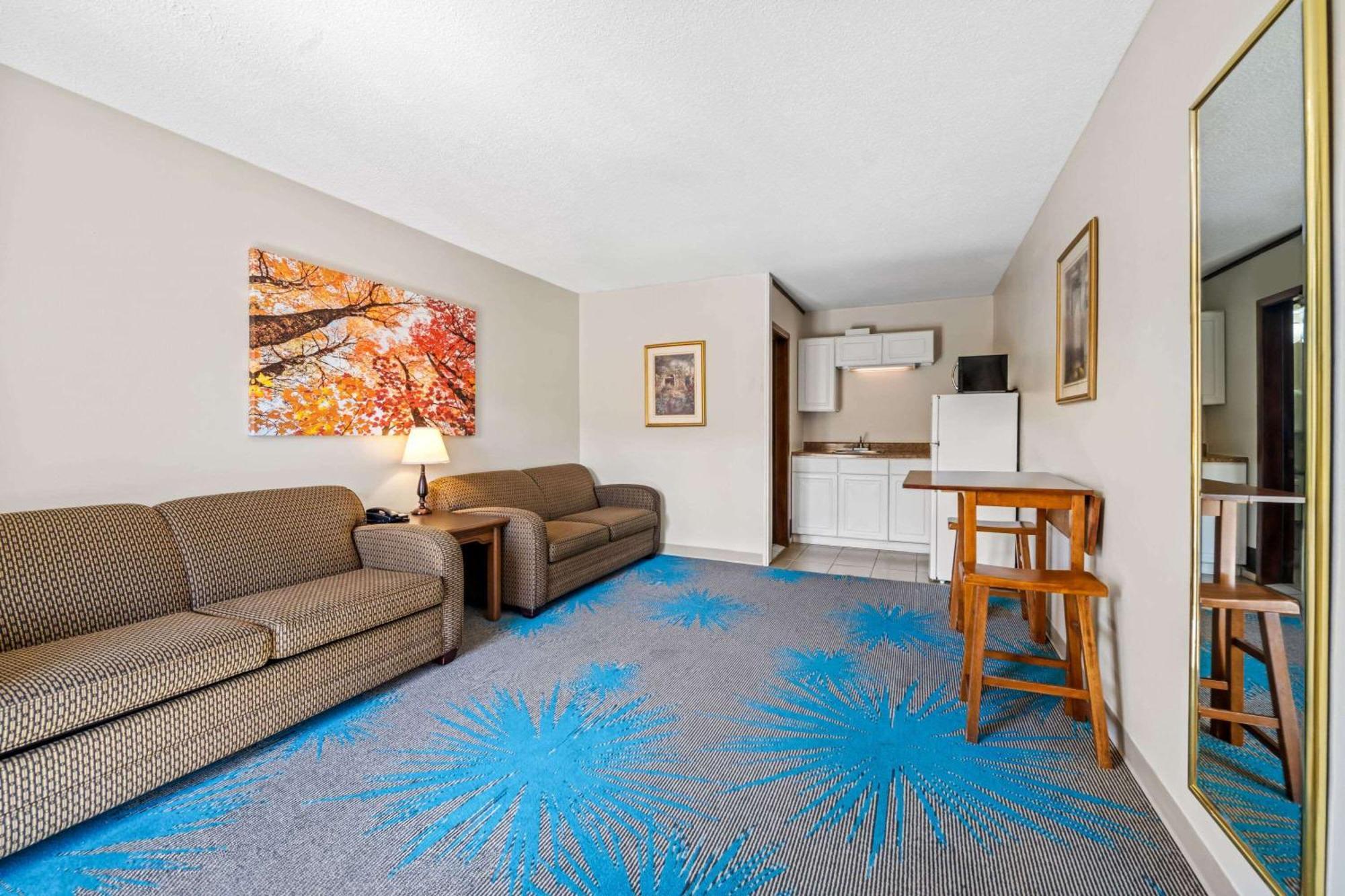 Days Inn By Wyndham Dubuque Luaran gambar