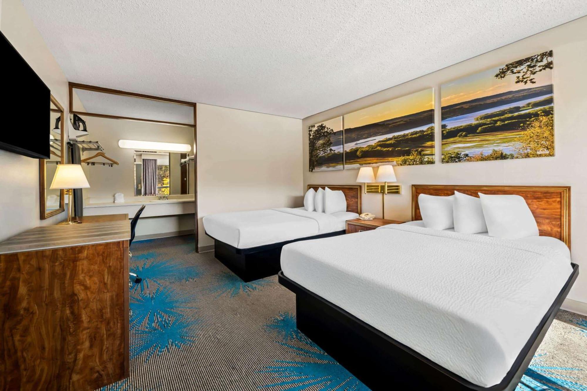 Days Inn By Wyndham Dubuque Luaran gambar