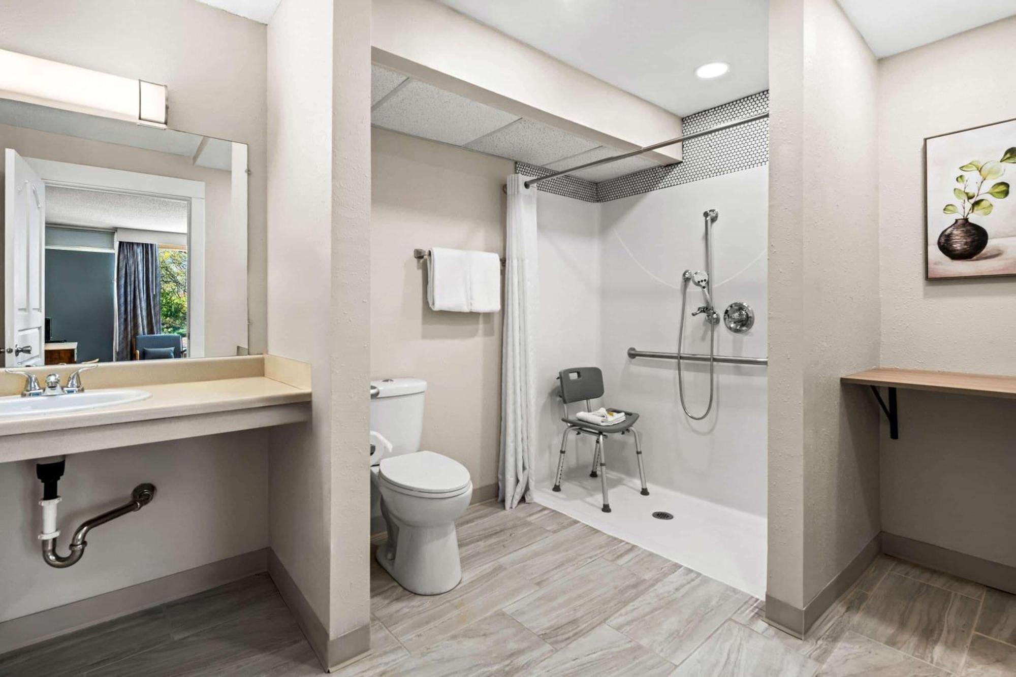 Days Inn By Wyndham Dubuque Luaran gambar