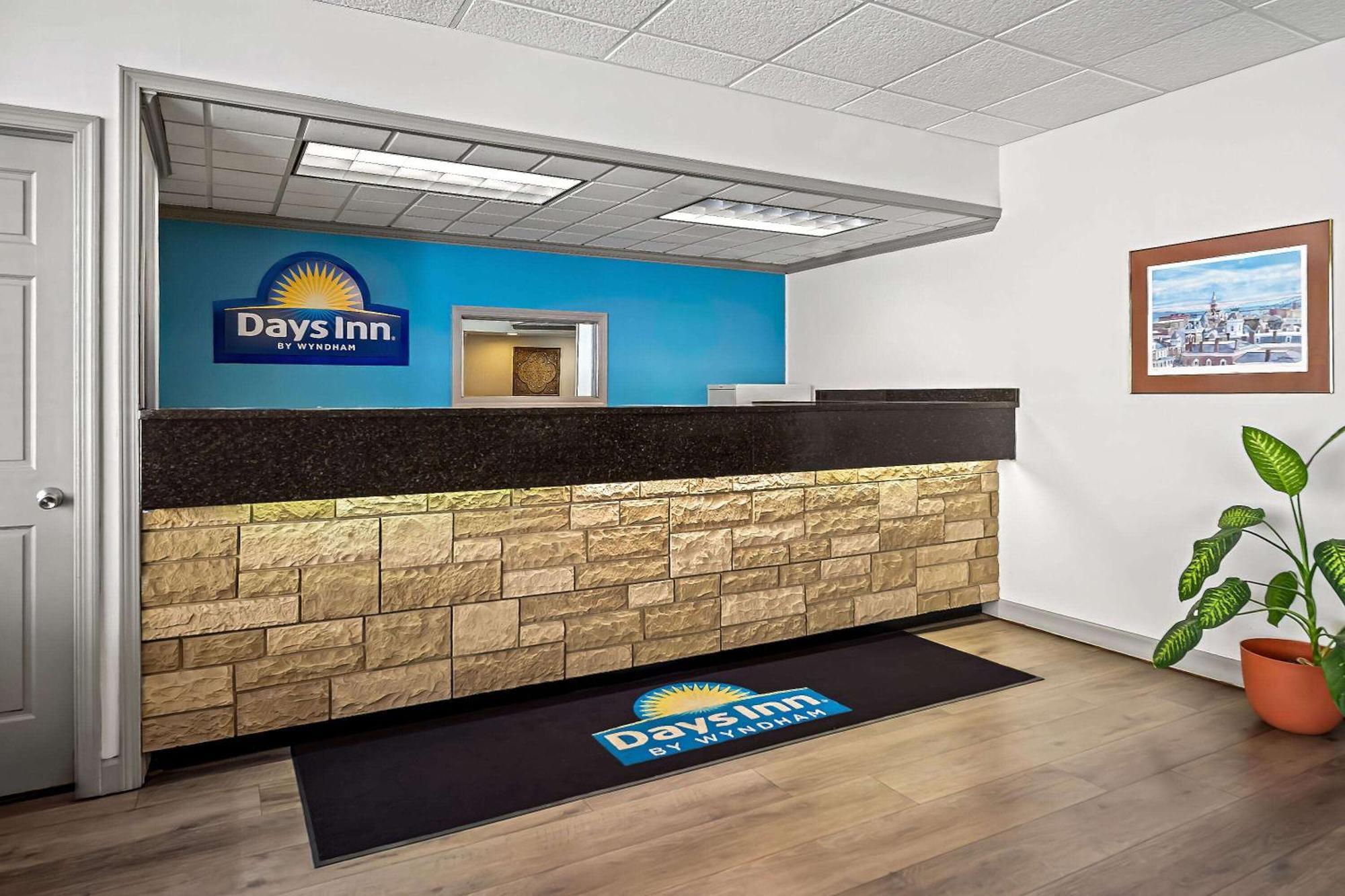 Days Inn By Wyndham Dubuque Luaran gambar
