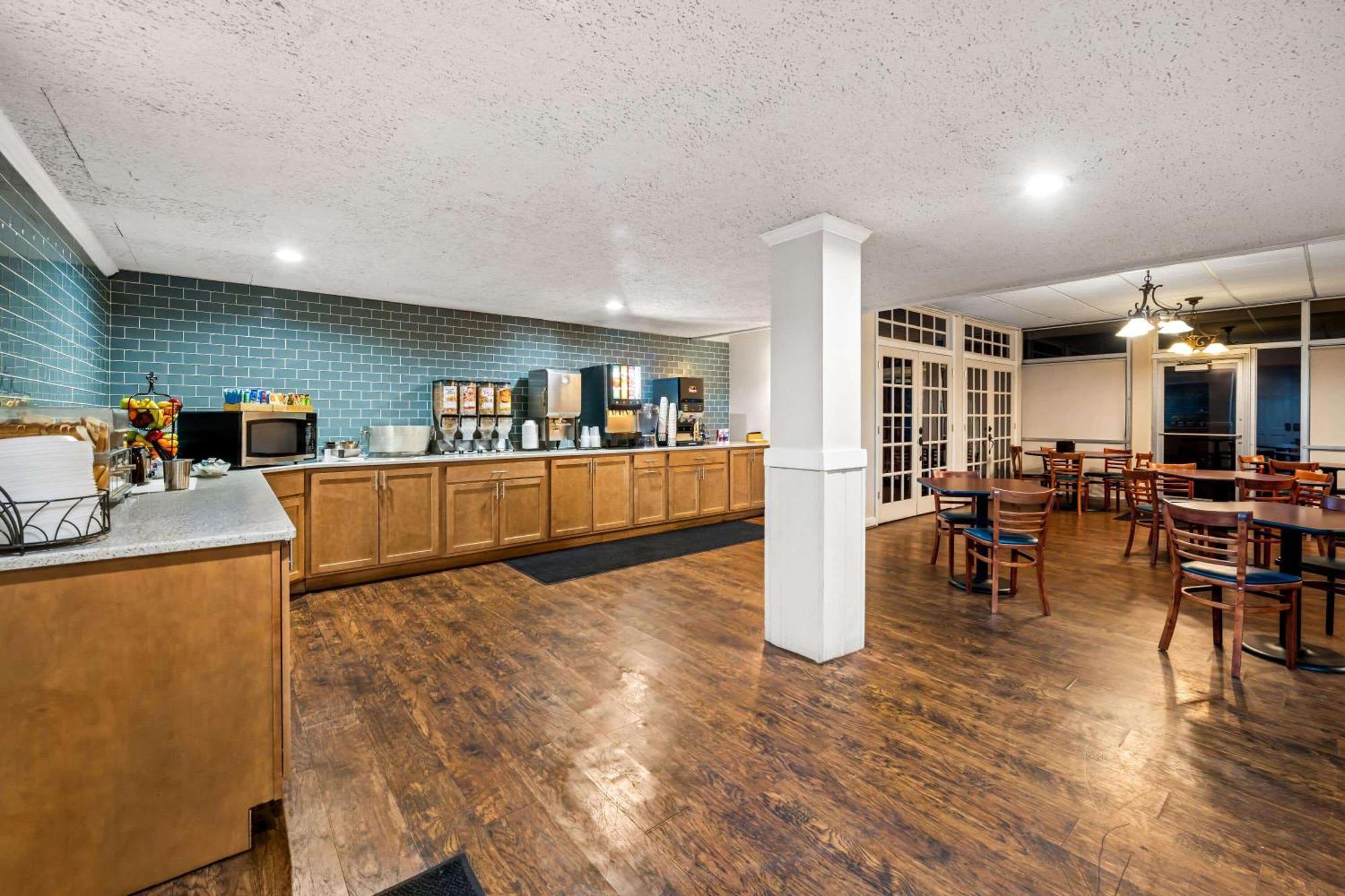 Days Inn By Wyndham Dubuque Luaran gambar