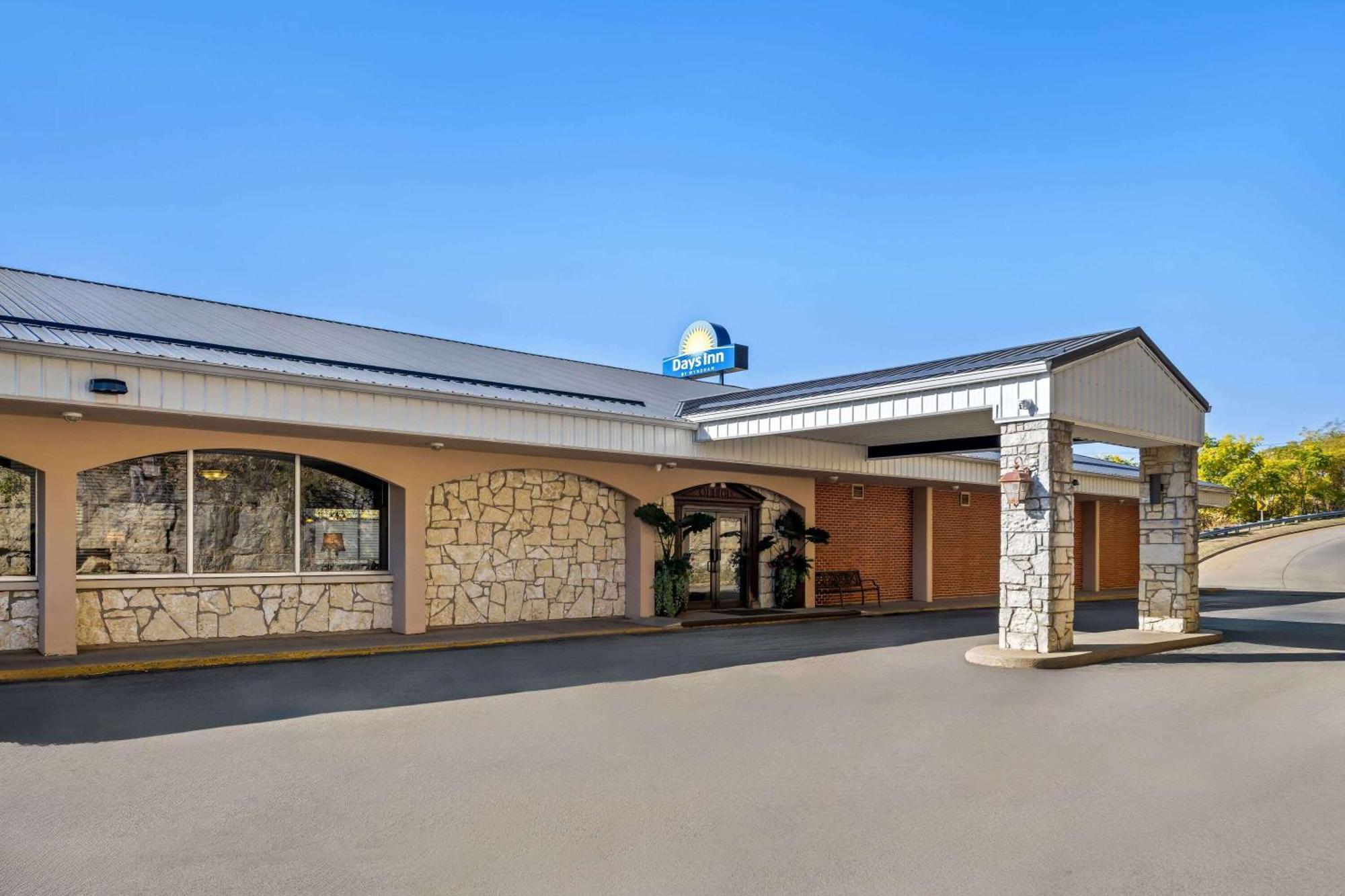 Days Inn By Wyndham Dubuque Luaran gambar