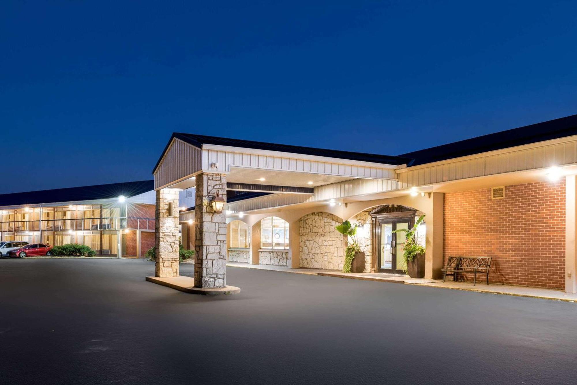 Days Inn By Wyndham Dubuque Luaran gambar